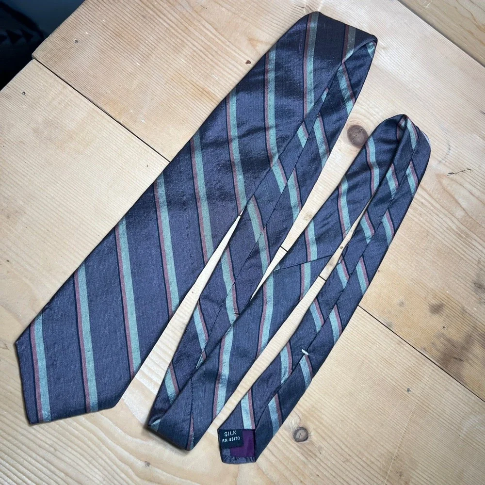 VTG Mens Silk Tie Navy Blue Green Red Striped Classic Preppy Style 3 1/4 x 56